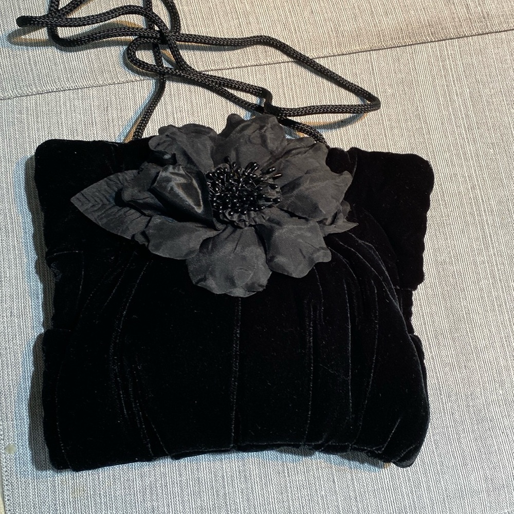 Great for prom!! Black velvet cross body purse